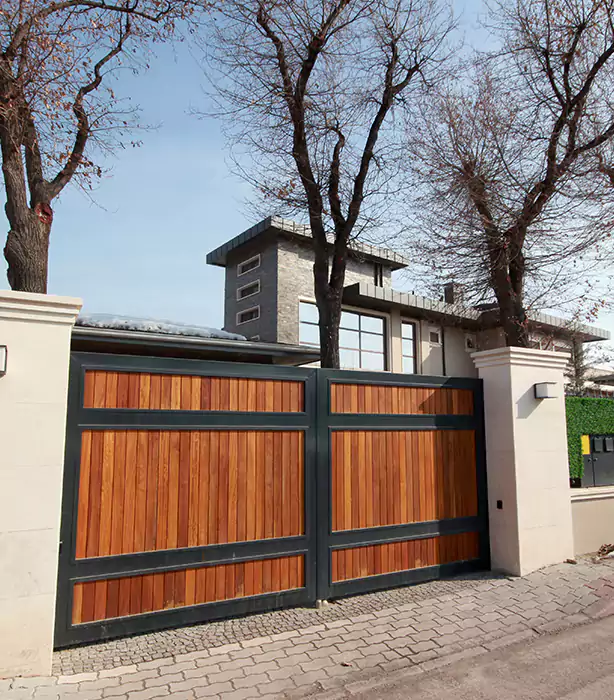 Wooden Gate Repair in Hallandale, FL